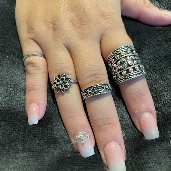 4 PIECE FASHION RING SET - Picture 2 of 3
